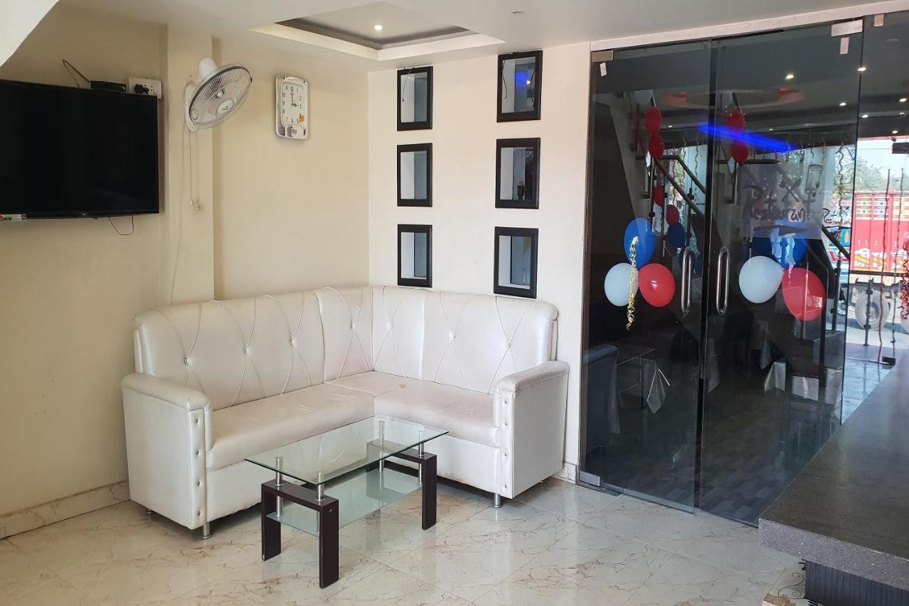 Oyo 27750 Bhagwati Residency Hotel Mirzāpur Zewnętrze zdjęcie