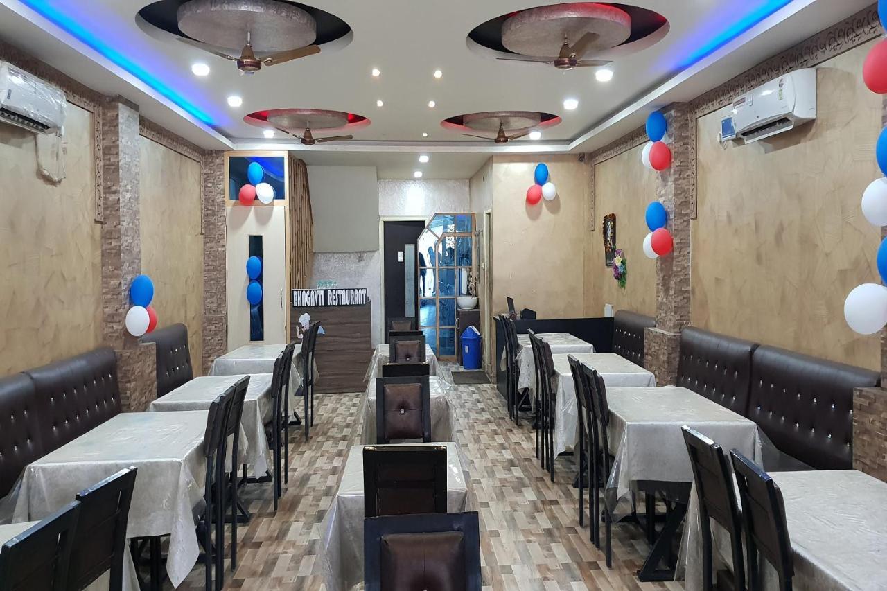 Oyo 27750 Bhagwati Residency Hotel Mirzāpur Zewnętrze zdjęcie